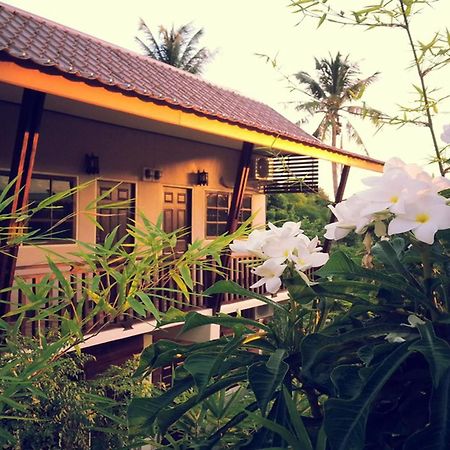 The Outside Inn Ubon Ratchathani Bagian luar foto