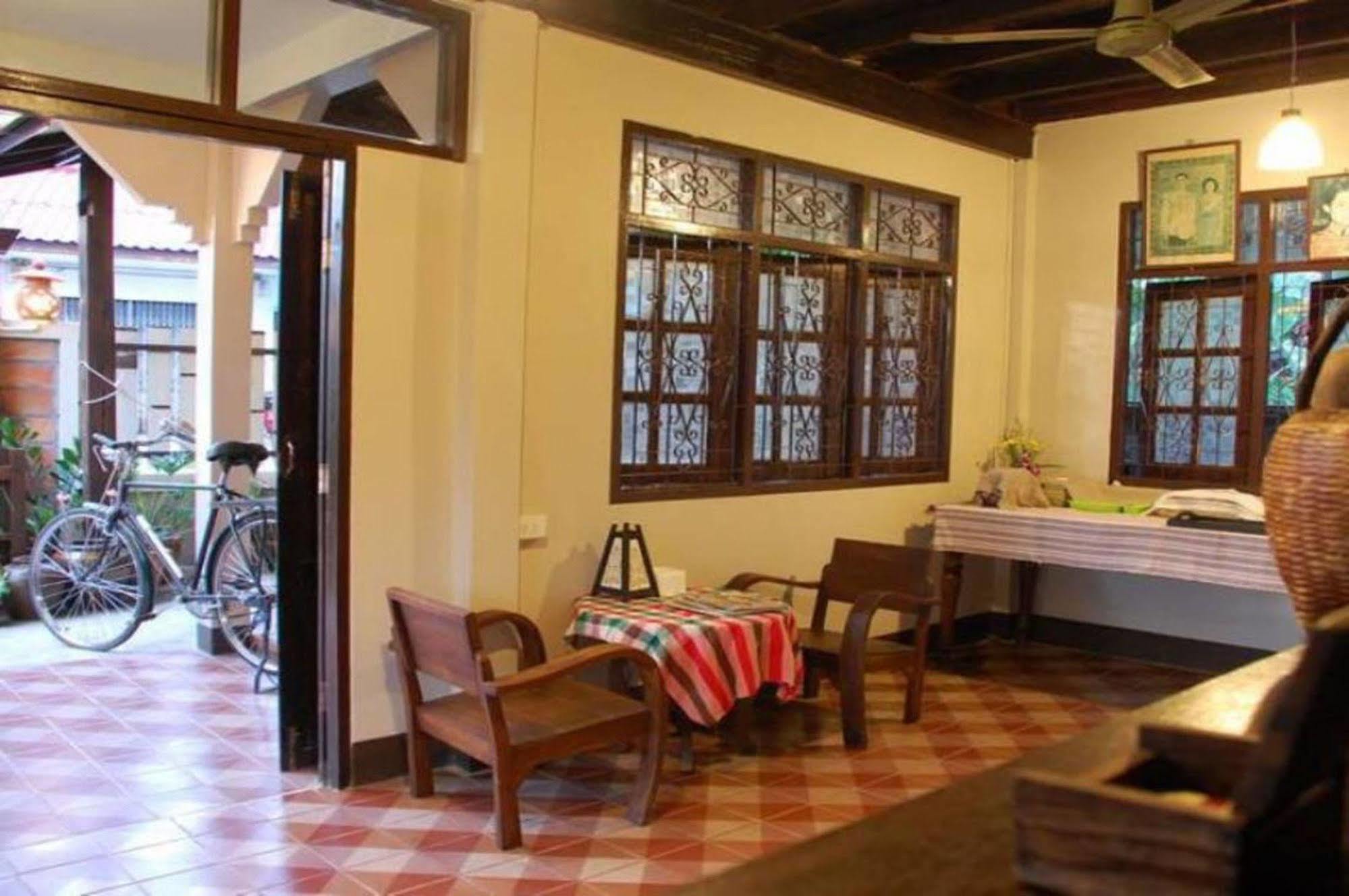 The Outside Inn Ubon Ratchathani Bagian luar foto