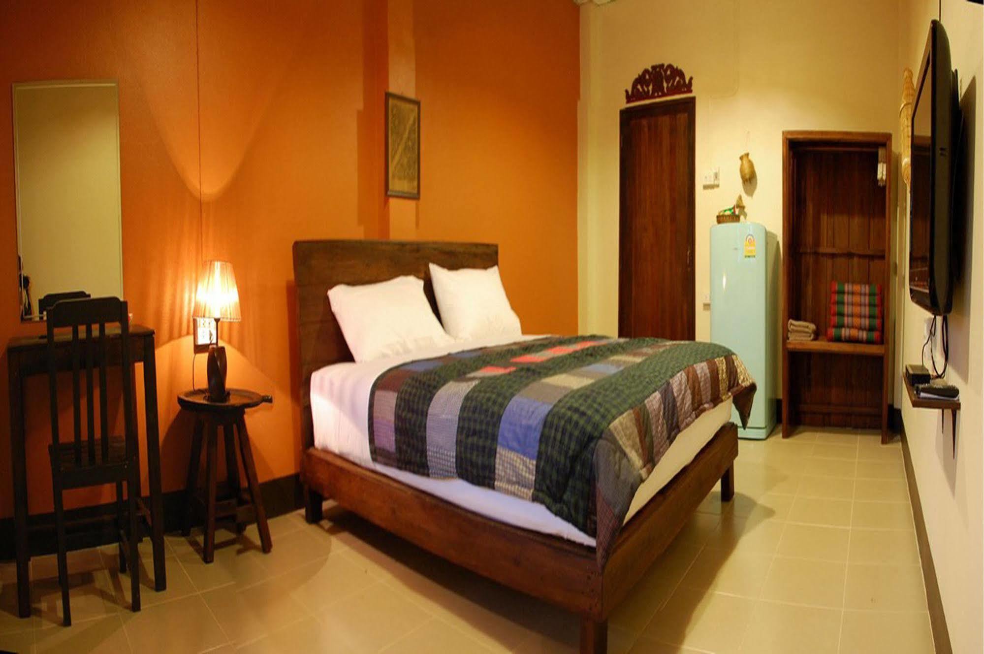 The Outside Inn Ubon Ratchathani Bagian luar foto