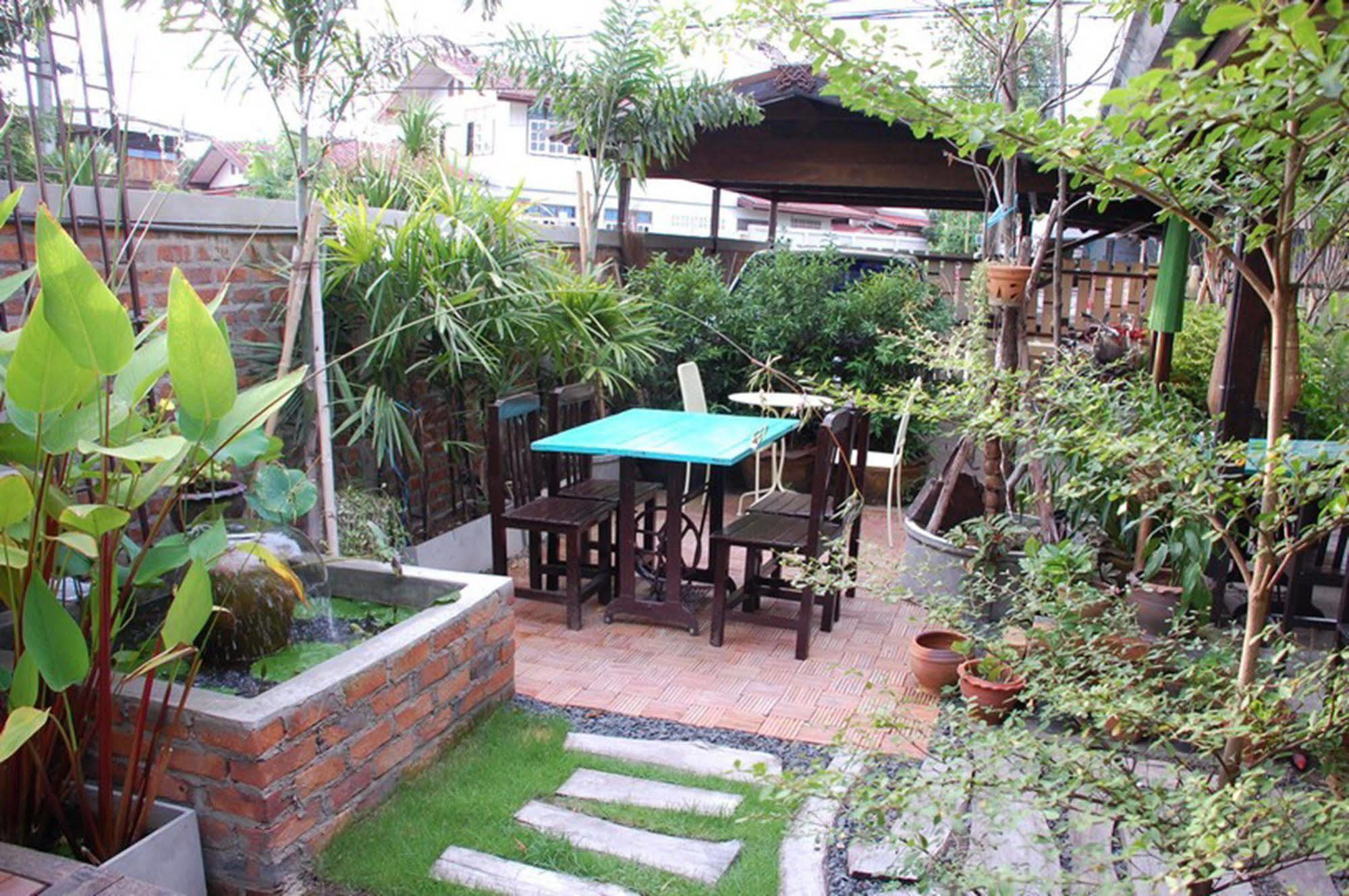 The Outside Inn Ubon Ratchathani Bagian luar foto