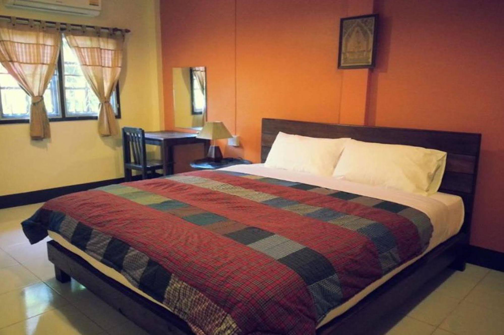 The Outside Inn Ubon Ratchathani Bagian luar foto