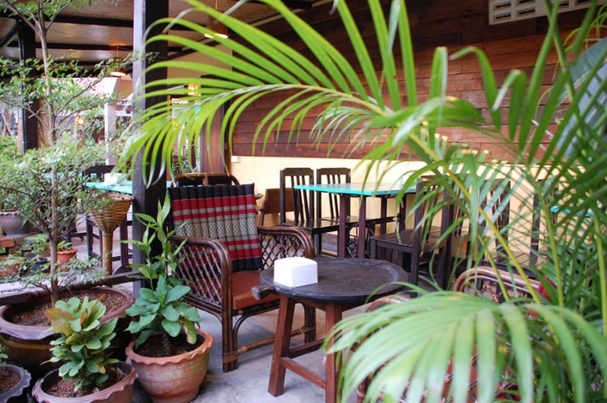 The Outside Inn Ubon Ratchathani Bagian luar foto