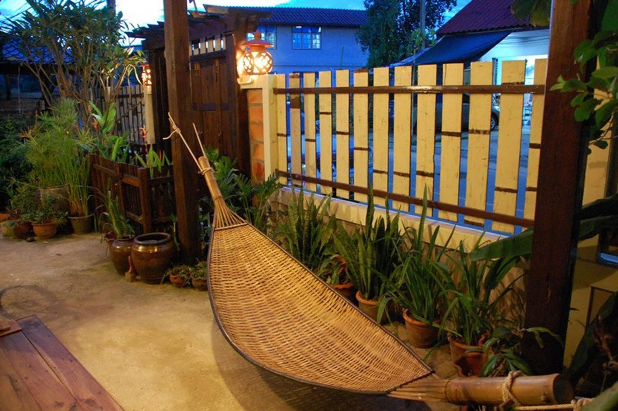 The Outside Inn Ubon Ratchathani Bagian luar foto